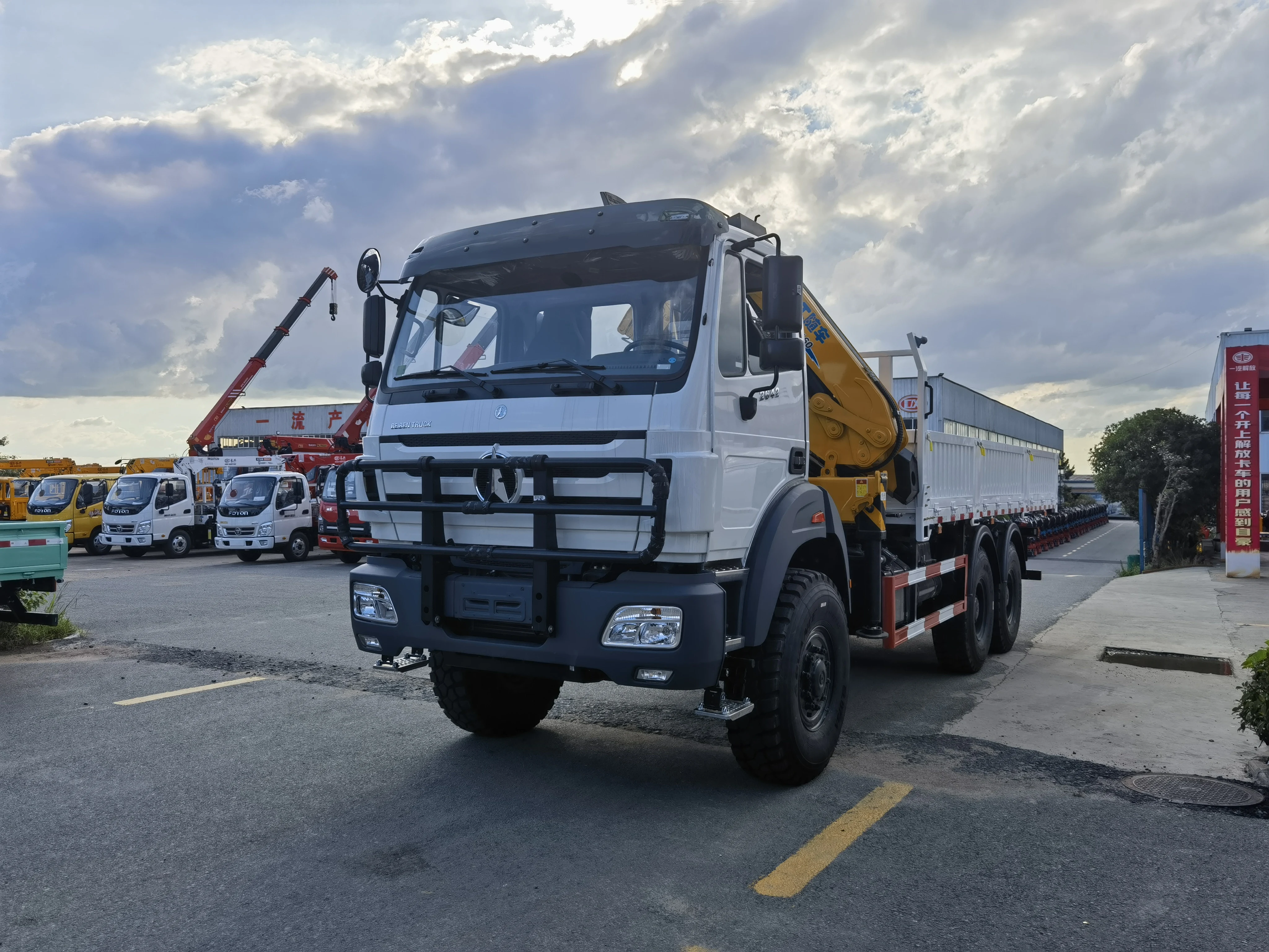 product beiben factory supply special transportation off road 4x4 6x6 stiff folding boom truck crane-2