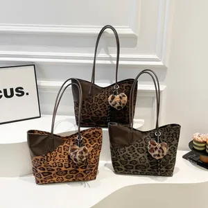 Creative Design Tote Bag with Pendant High Quality PU Leather Women's Bag Fashion Leopard Print Shoulder Bag