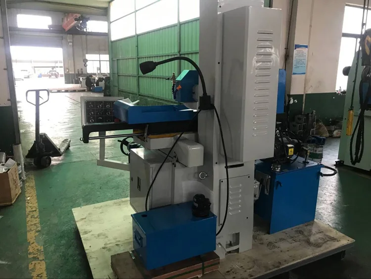 Шлифовальная машина для поверхности головки цилиндра