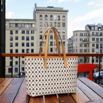 2025 Designer High-End Women's PVC Leather Cowhide Large Capacity Single Shoulder Casual Tote Handbag Zipper Multi-Functional