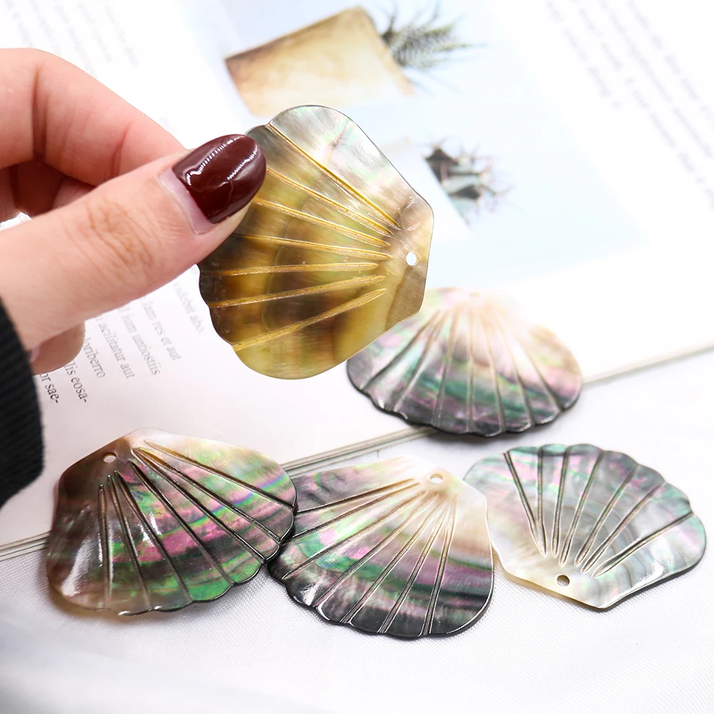 High Quality Decorative And Beautiful Decorative Color Shells Decorated Scallop Shells Buy High Quality Decorative Decorative Color Shells Beautiful Decorative Product On Alibaba Com