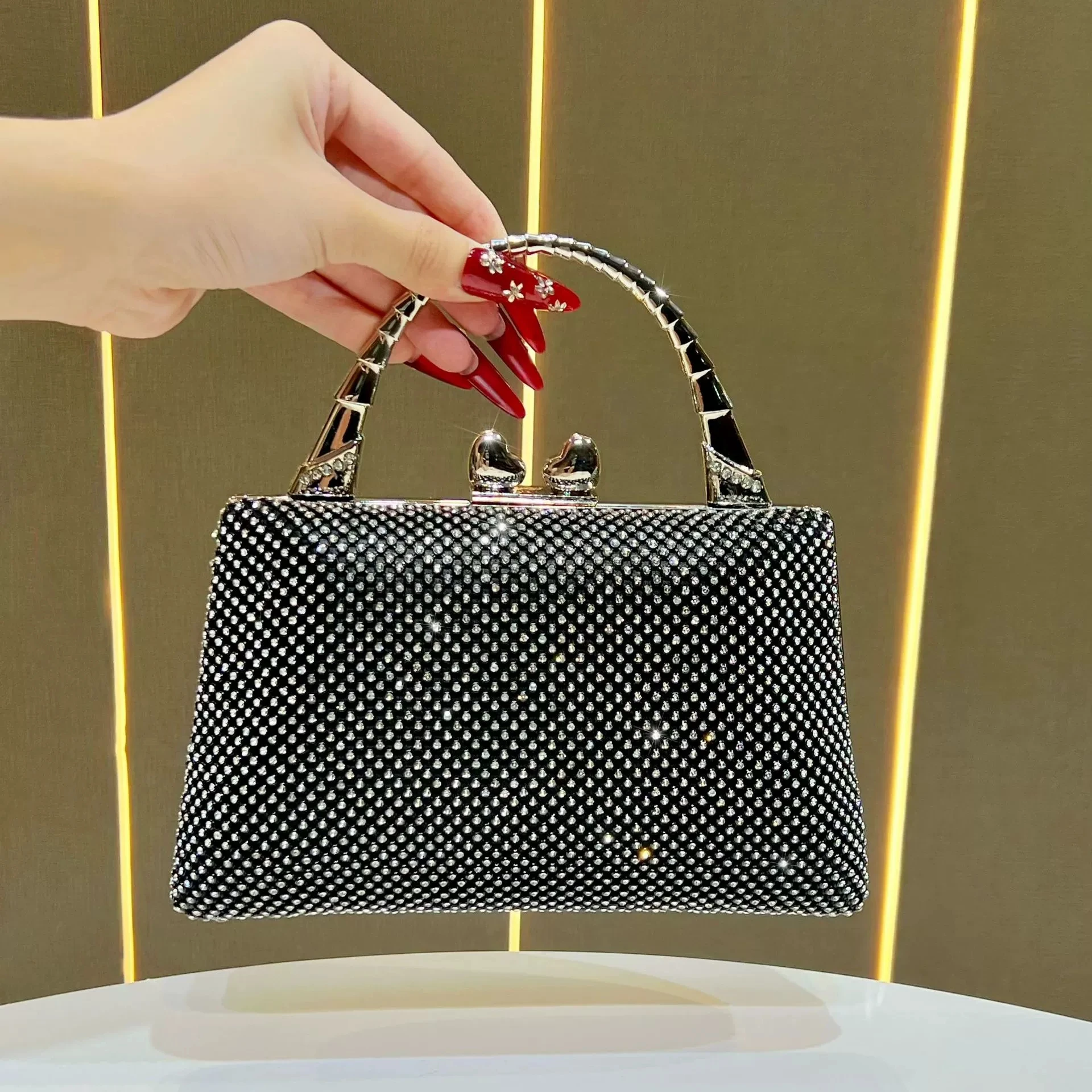 バッグ Chain Kiss-lock HandBag Silver studs Y2k 新作商品 Chain Kiss-lock HandBag Silver studs Y2k 【公式通販】