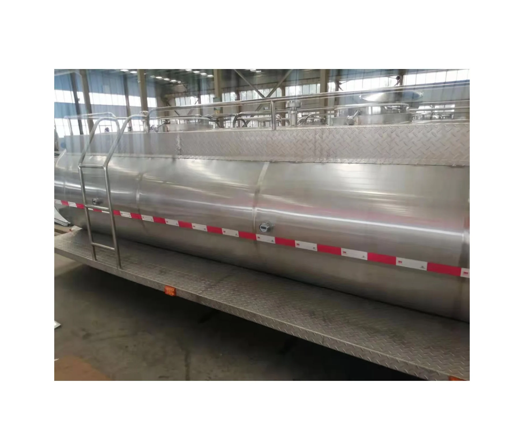 Грузовик для транспортировки овечьего молока на 8000 литров из Кении