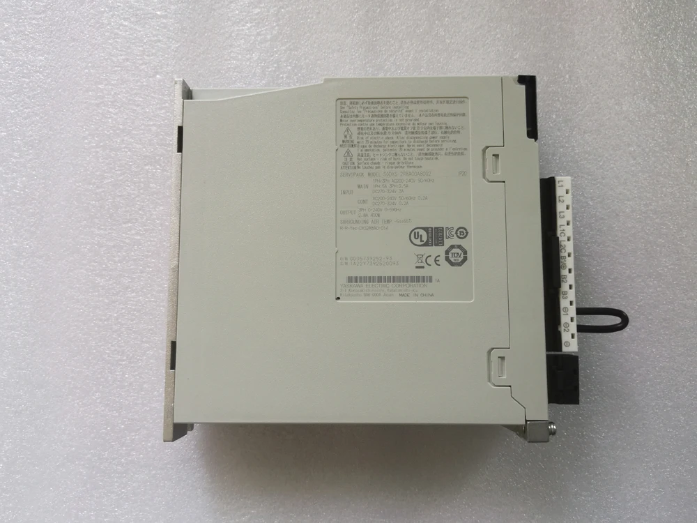 Yaskawa Sigma 10 X 400w Servo Motor with Brake & Cables Yaskawa Sigma 10 X 400w Servo Motor with Brake & Cables