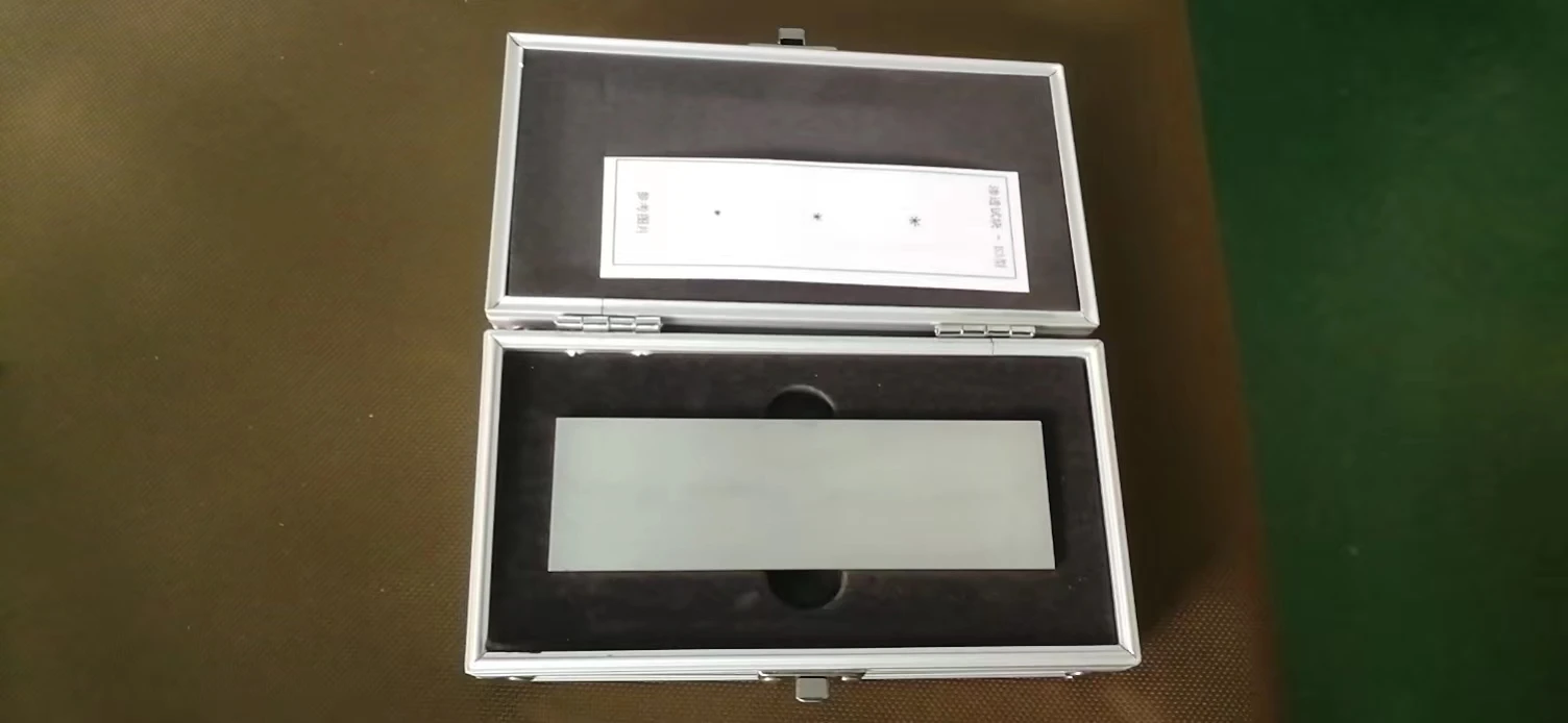 Testing Ym Solution Penetrate Testing Specimen YM-B3 - 100um Depth, 0.5um Width