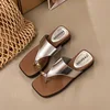 Thick-heeled silver herringbone