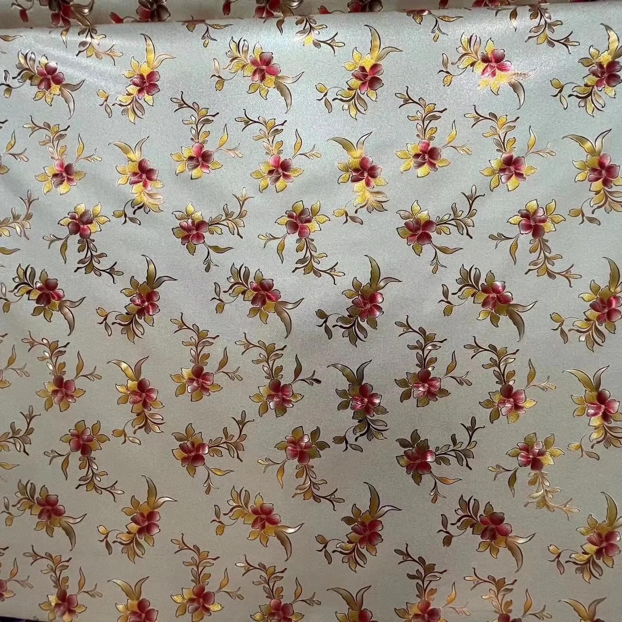 Скатерть из ткани для горячего тиснения 2024 новый рыночный узор может быть настроен с завода-производителя