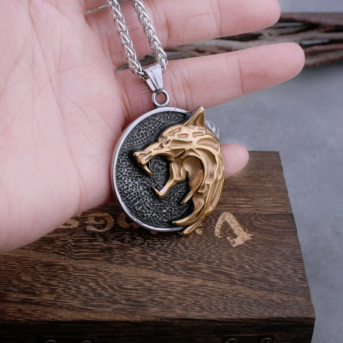 Nordic Viking Gold Wolf Head Pendant Men's Compass Amulet Necklace