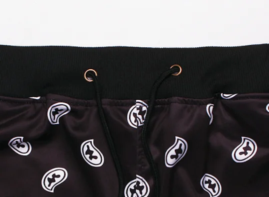 Könnyű, utcai viseletre tervezett fekete rövidnadrág, lezser pamut és poliészter 3M szegélyezéssel, húzózsinóros zsebekkel, férfi cargo rövidnadrág, 414_voghion.com