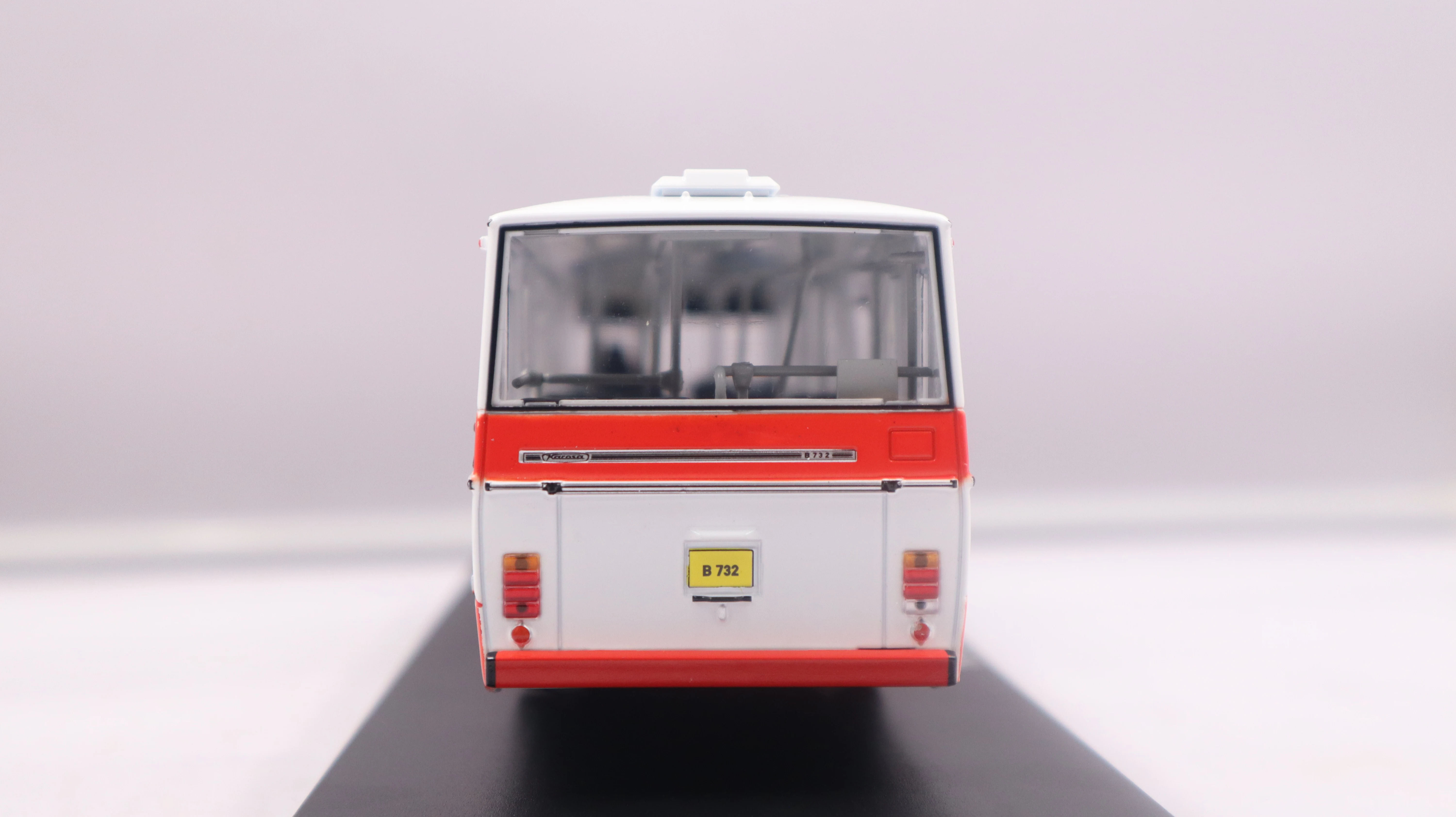 1 32スケールモダンツーリストバスダイキャストシティバスおもちゃ