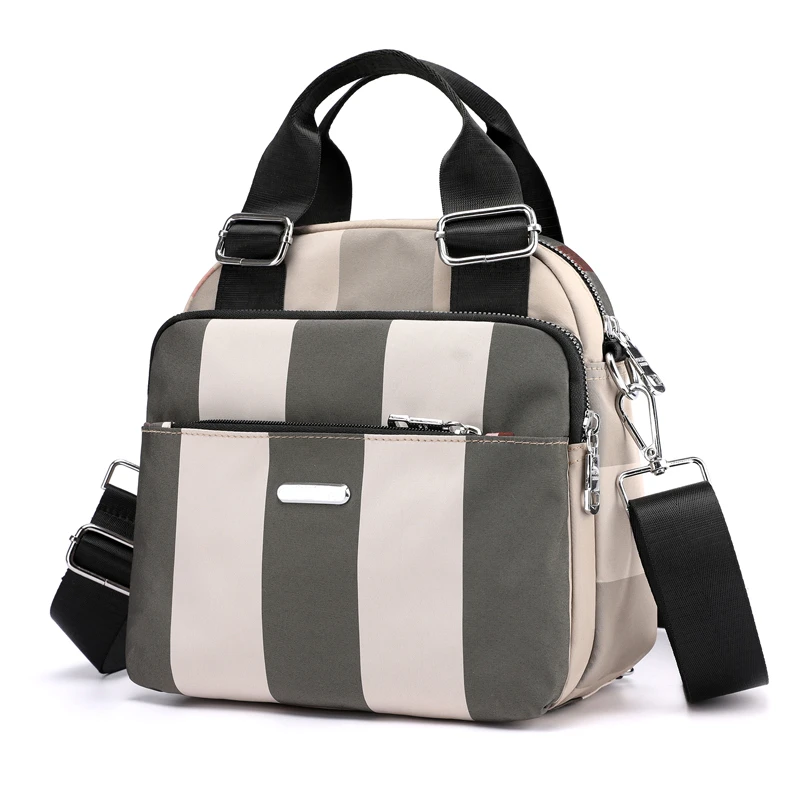 white checkered handbolsa