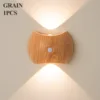 Trois lumières à structure en bois