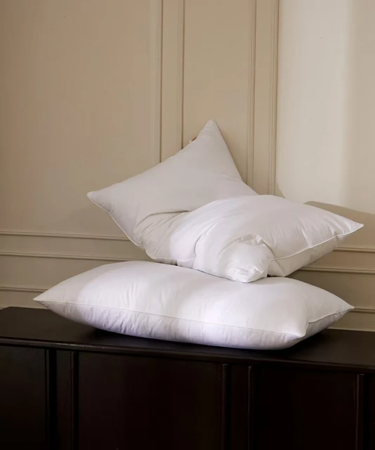 Luxury Queen Size Hotel Bed Pillows 200TC White Breathable Polyester Fiber Modern Style Solid Pattern with Neck Support