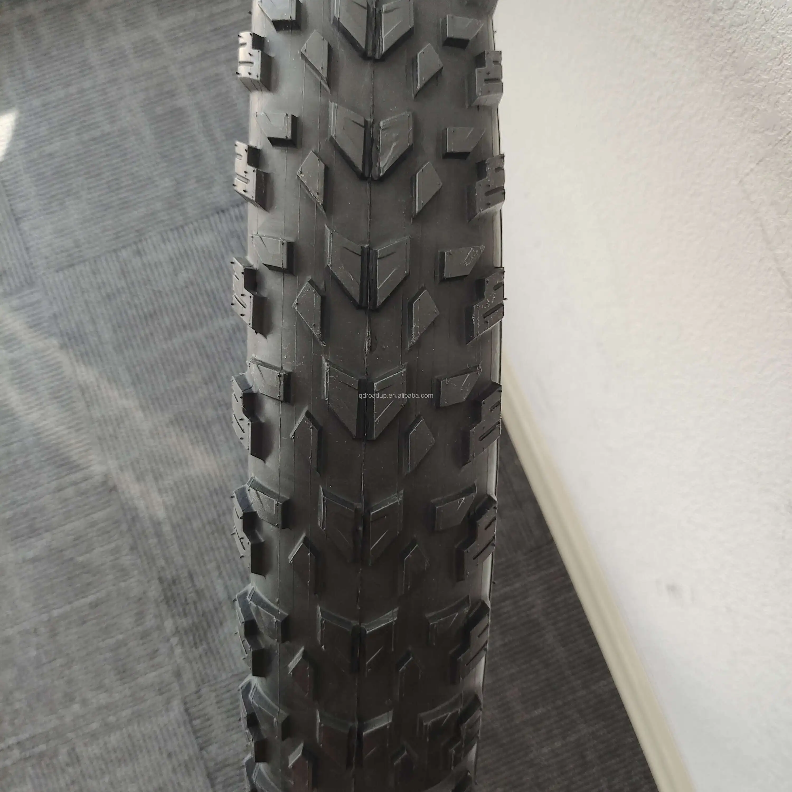 Studded Winter Ebike Tire 20x4 26x4 Fat Bicycle Tyre Factory Ice Studded Bike Tires High Quality