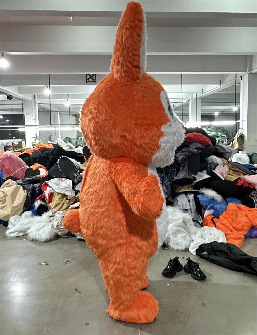 SAYGO Giant Walking Moving Cosplay Cartoon Long Plush Fabric Furry Bunny Inflatable Rabbit Mascot Costume Suit for Adults