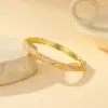 Jaune pâle