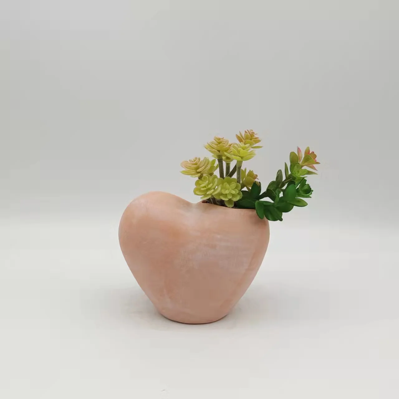 Heart-Shaped Terracotta Tabletop Planter with Faux Plants Europe-Style Desktop Display Flower Pot for Succulents Floor Usage
