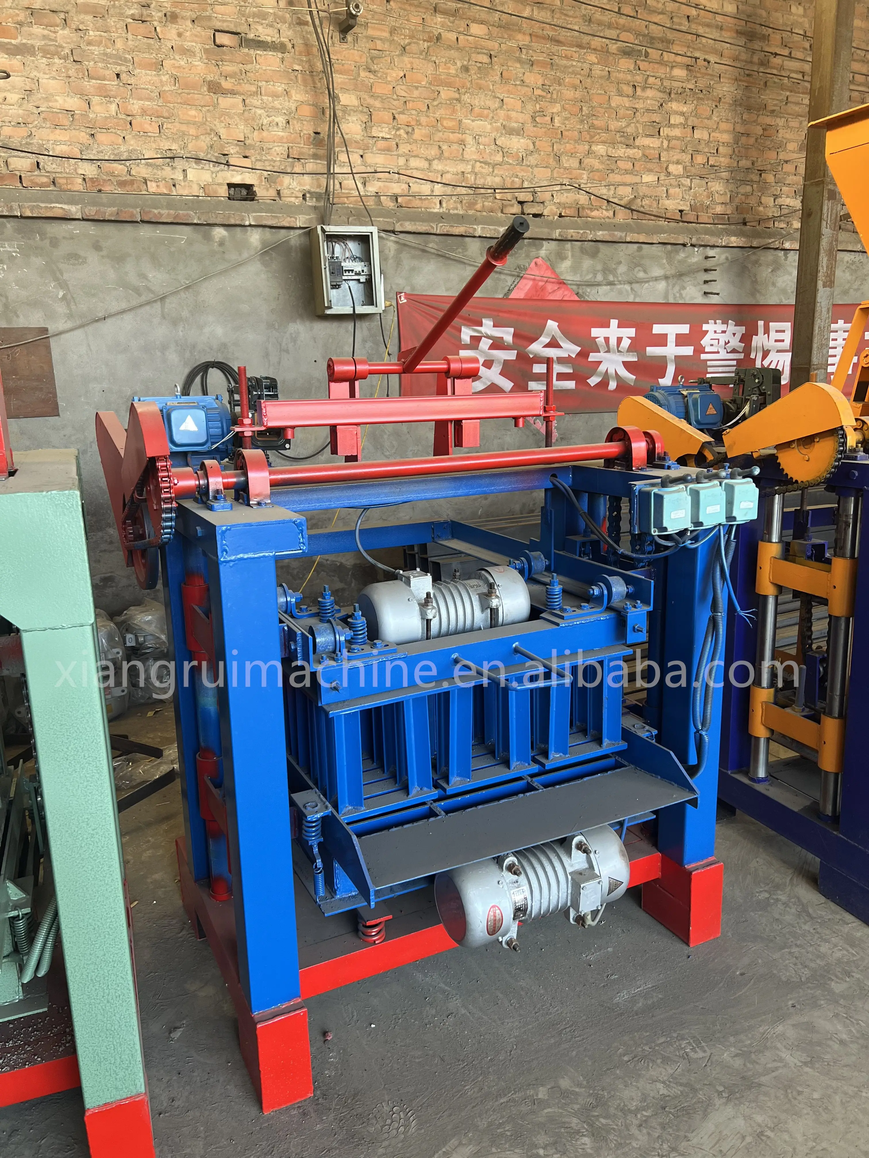 No-burn Brick Making Machine Semi-automatic Cement Hollow Brick Equipment Cement Hollow Brick Making Machine QT4-35