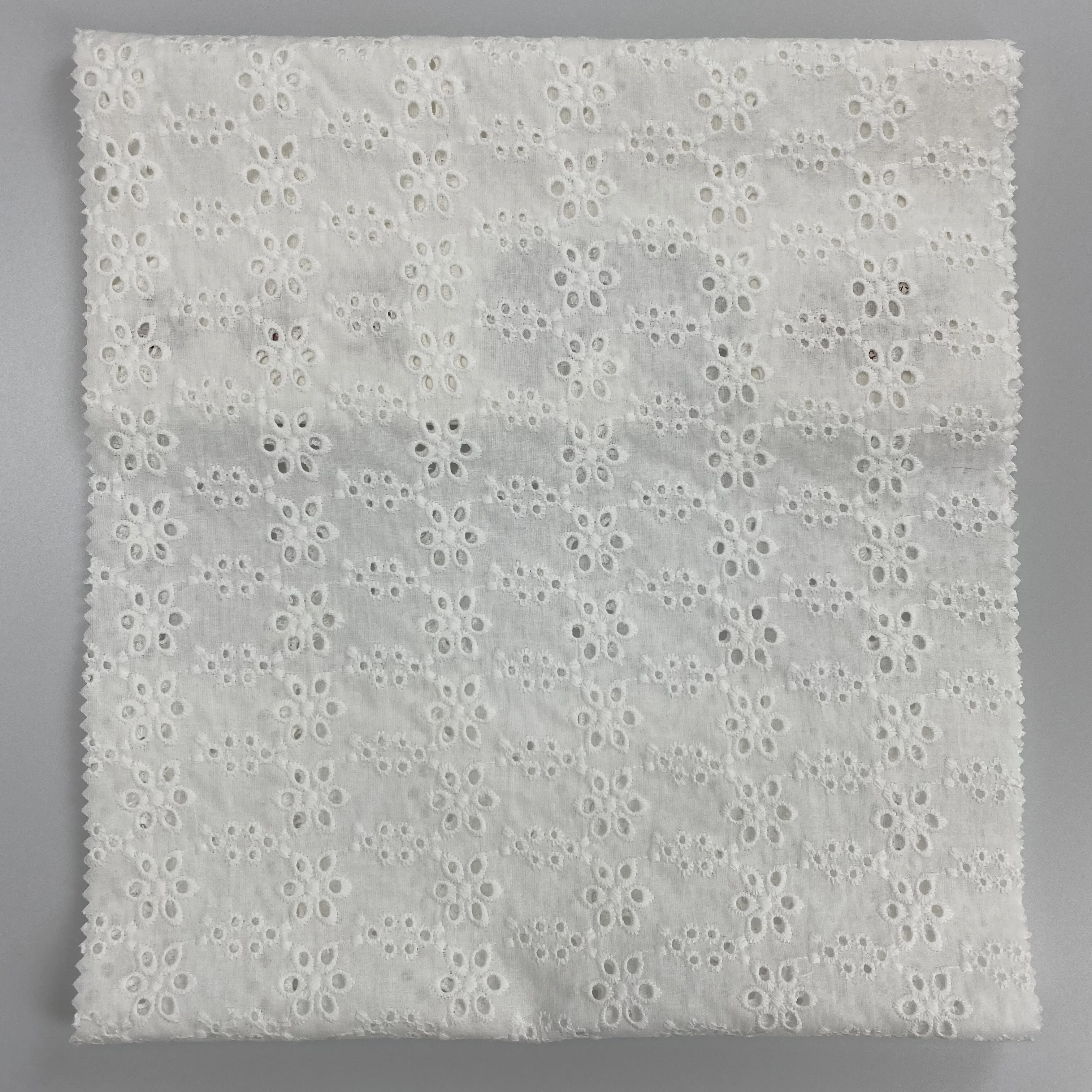 
 Высокое качество 100% хлопок белый ушко хлопковая вуаль с вышивкой ткань для платья  