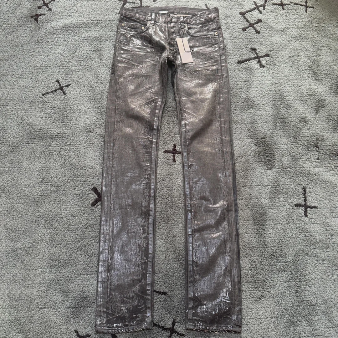 Vysokokvalitní nové pánské džíny z navlékaného voskovaného denimu, úzký střih, rozervaný streetwear styl, ekologicky šetrné, na zakázku podle OEM