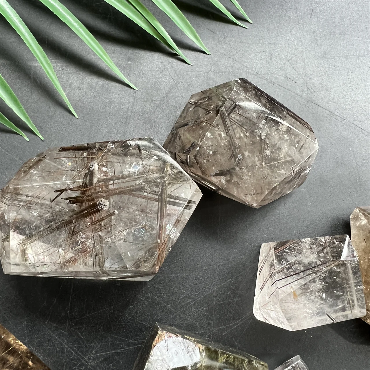 自然形成の銅ルチルクォーツクリスタル・フリーフォーム 4-7cm