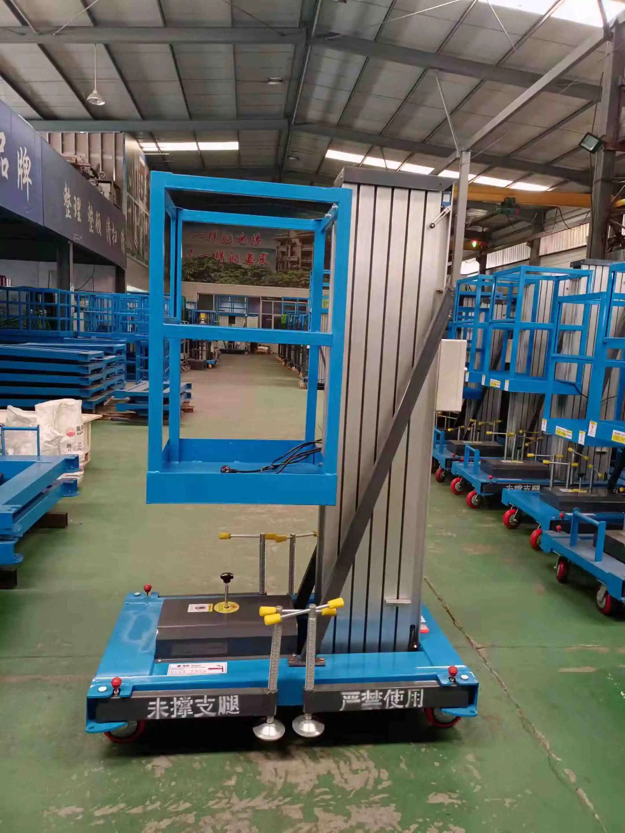 Stare Nouă Lift Electric Autosuficient Tabel telescopic articulat hidraulic din aliaj de aluminiu cu sarcina de 150kg în vânzare