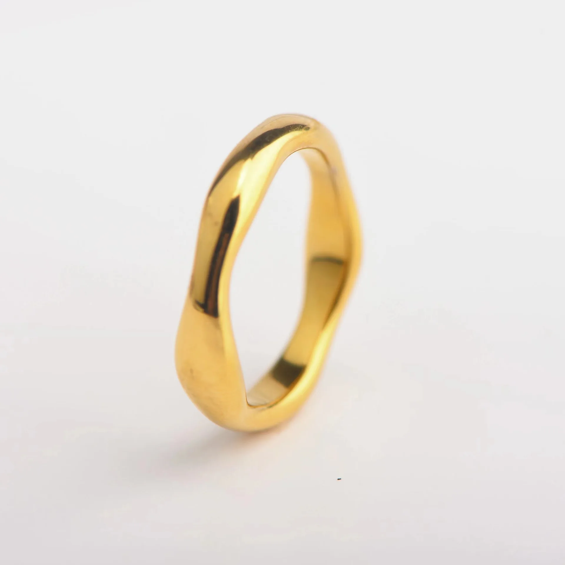 Custom Irregular Texture Minimalist Jewelry 18K Gold Plated Stainless Steel Waterproof Stackable Ocean Wave Ring