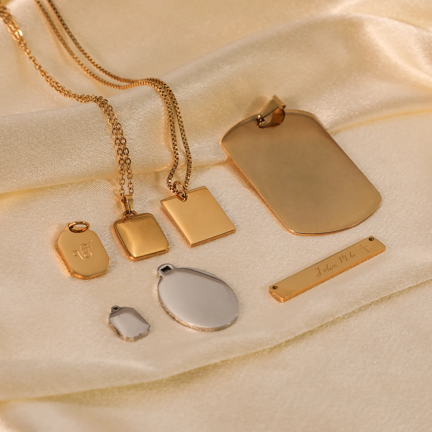 LOGO ENGRAVED SQUARE PENDANT NECKLACE
