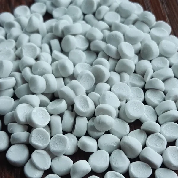 Vietnam Superior PE/HDPE/LLDPE Filler Masterbatch - Plastic Raw Material From a Professional Company
