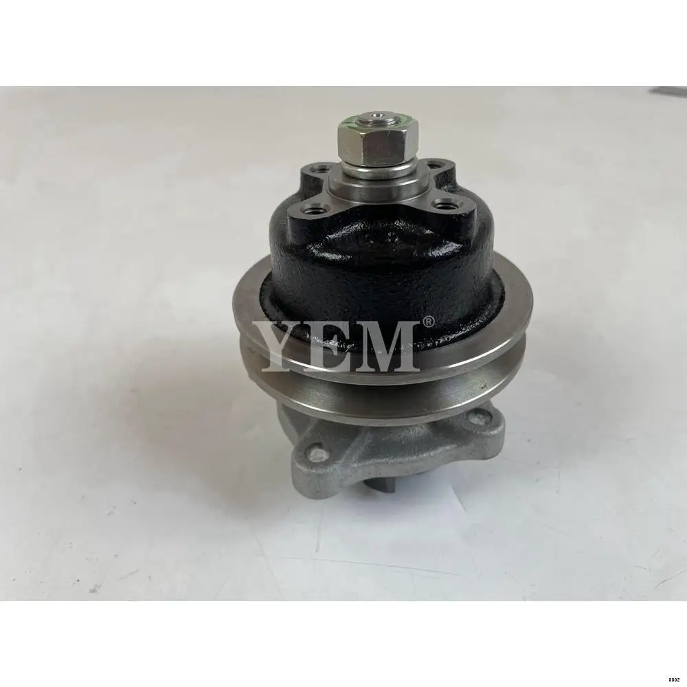 L255 Water Pump 15611-73032 for Kubota Excavator Tractor Forklift Spare Parts