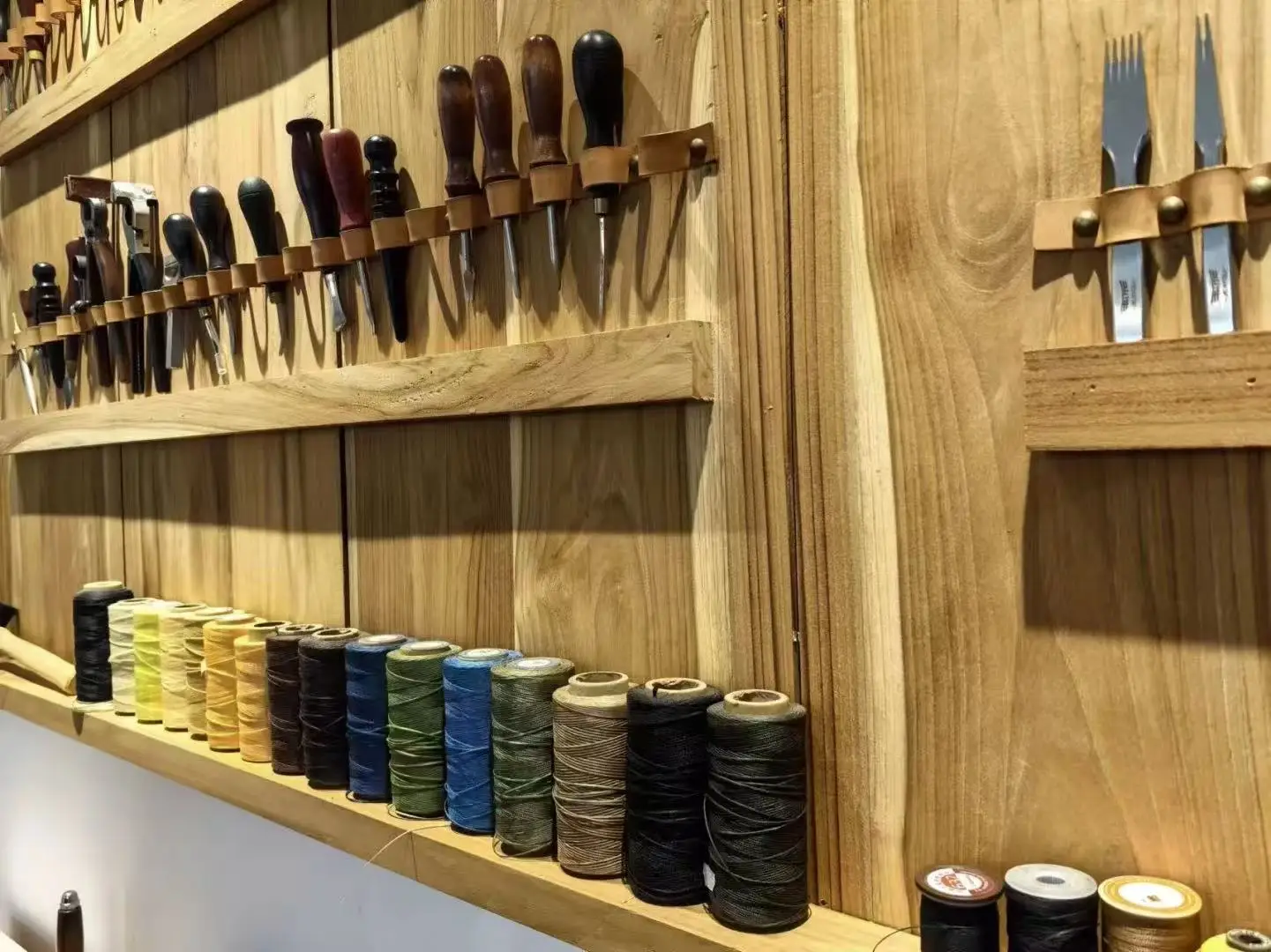 2025 New Factory Wholesale Retro Style Design Trendy Women