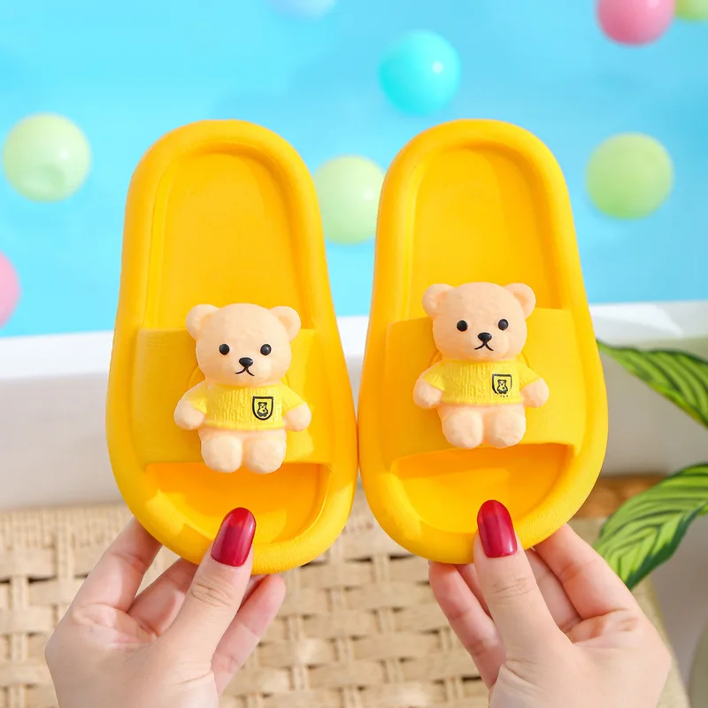 Милые детские тапочки с рисунком медведя; Стильная домашняя обувь на мягкой нескользящей подошве; Повседневная обувь для родителей и детей; Удобные летние домашние тапочки
