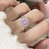 Chapado en rodio con piedra rosa.