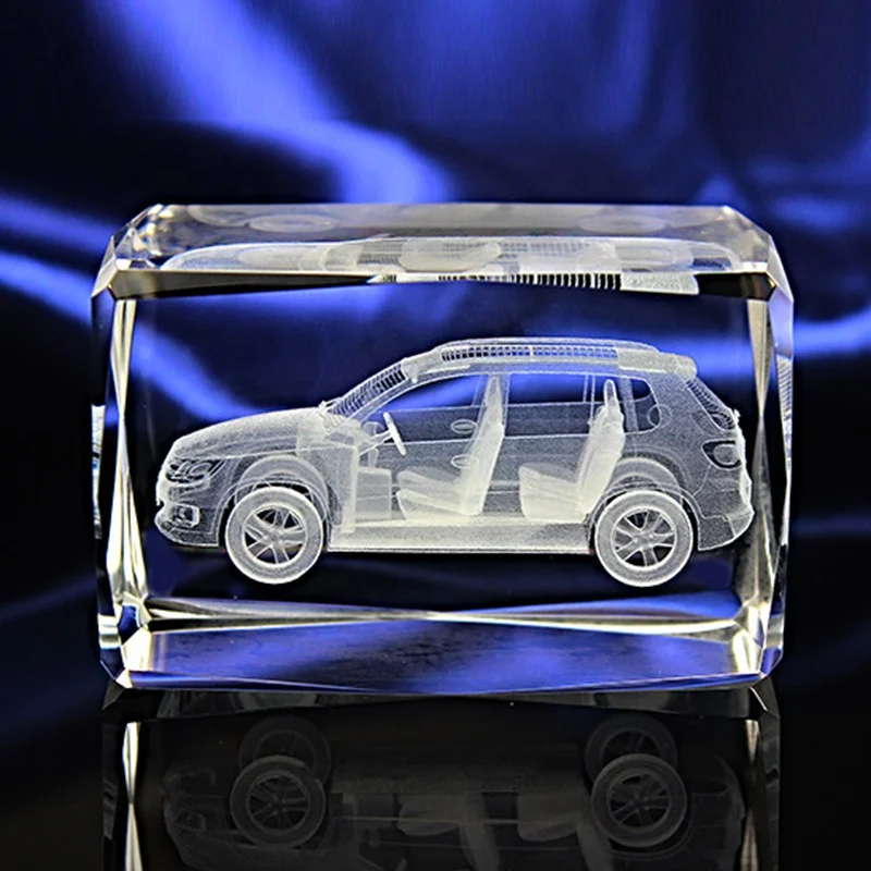 カスタム3Dレーザー彫刻トラックモデルカーロゴクリスタルガラス