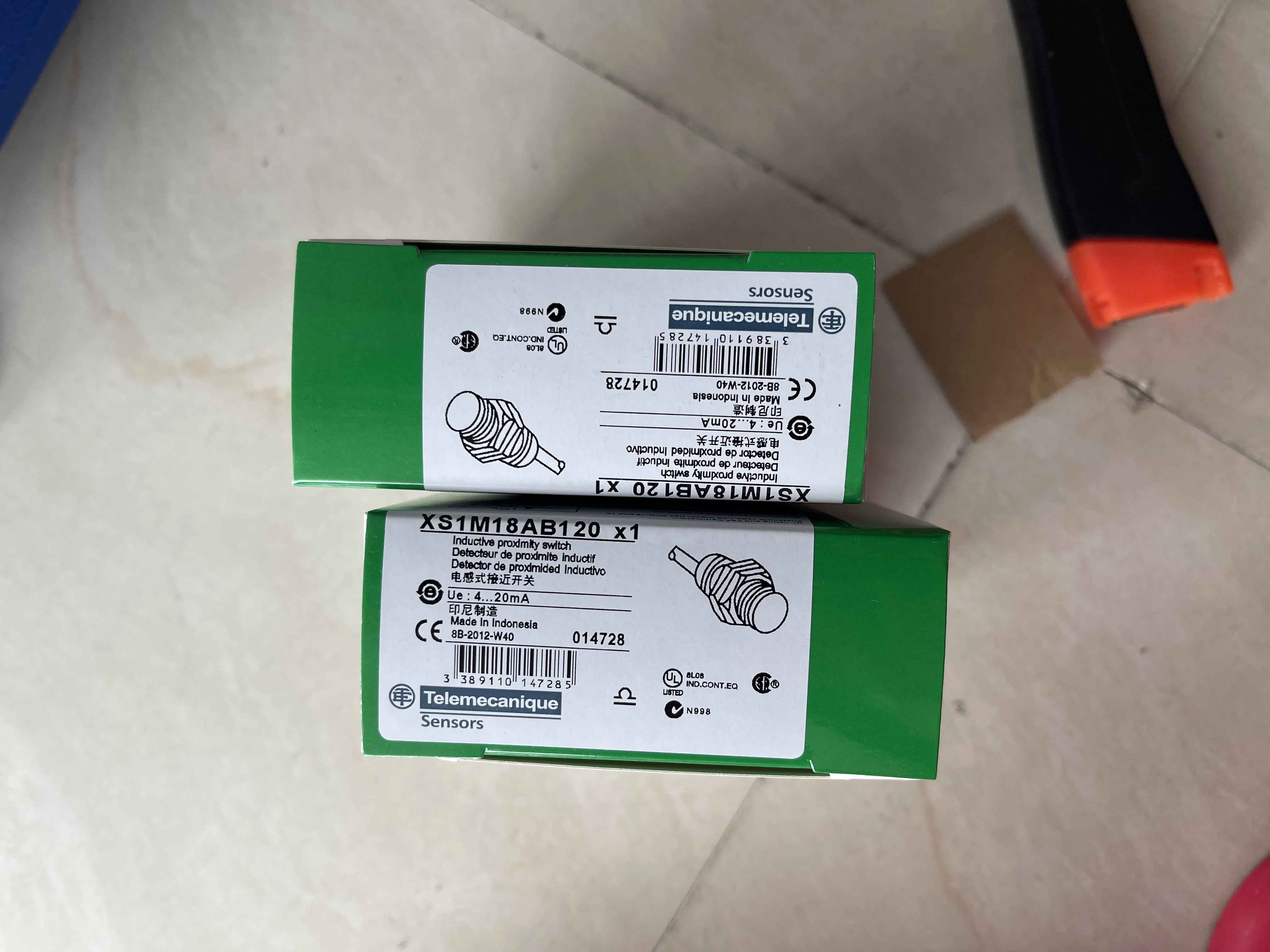 Telemecanique Inductive Proximity Switch XS1M18AB120 Telemecanique Inductive Proximity Switch XS1M18AB120