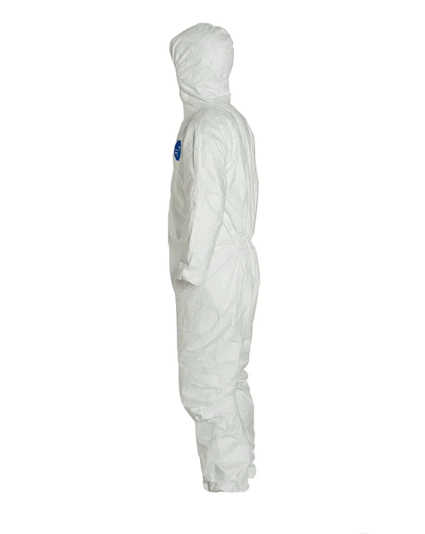 DuPont Tyvek 500 Xpert Disposable Protective CoverallとRespirator