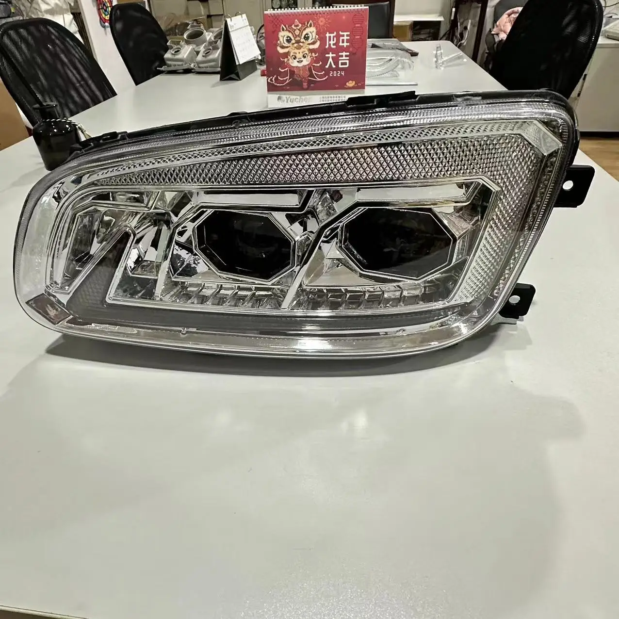 Japanese Truck New Hin 500/700 General Modified LED Headlights High Quality, Long Life and Waterproof