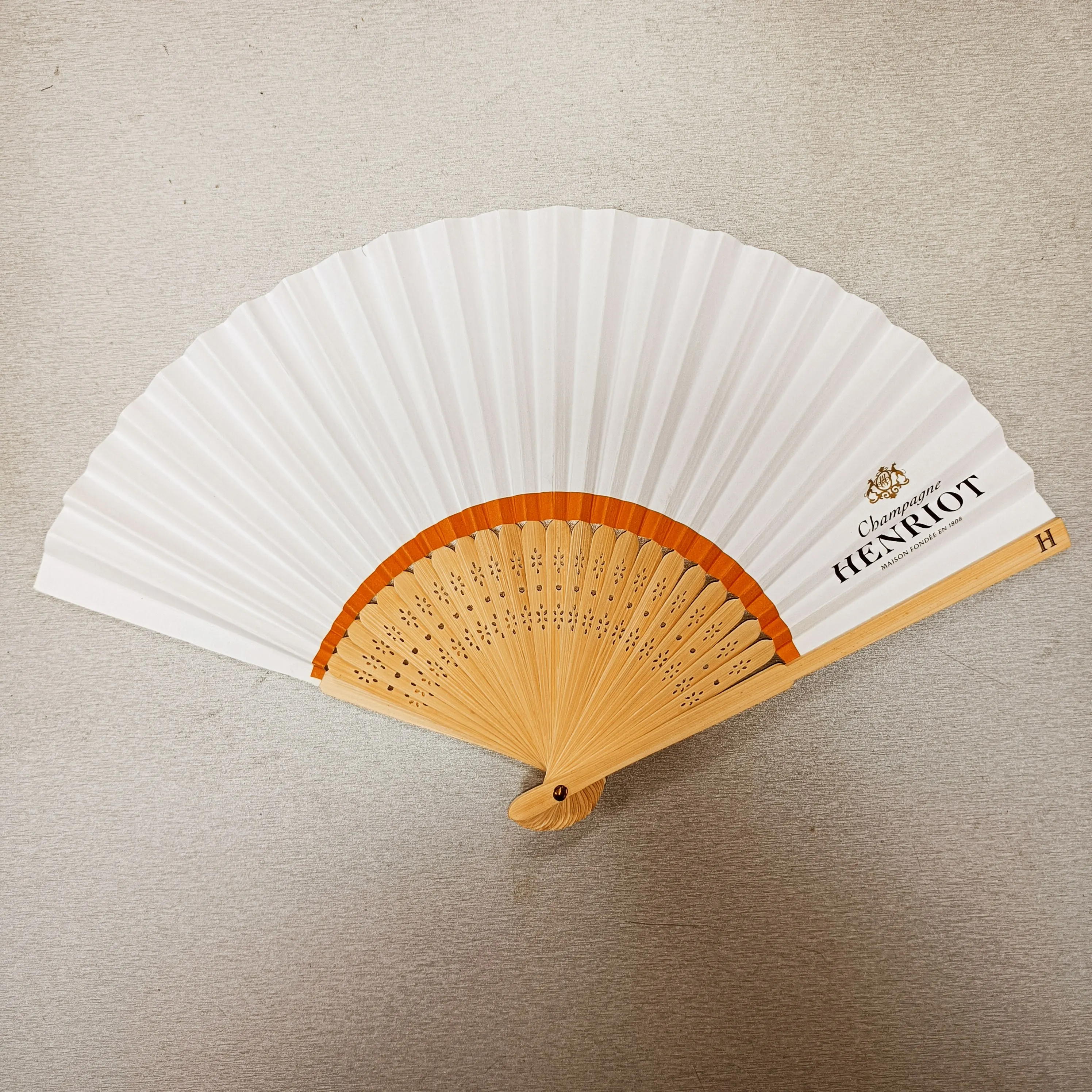 Персонализированный бумажный Складной вентилятор с бамбуковой ручкой