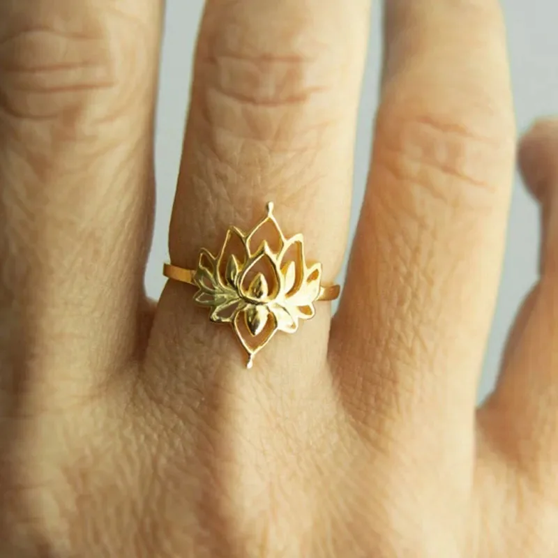 Golden Lotus Flower Charm For Buddhism Jewelry Alloy Pendant Unisex Gift Fashion Charms T0219