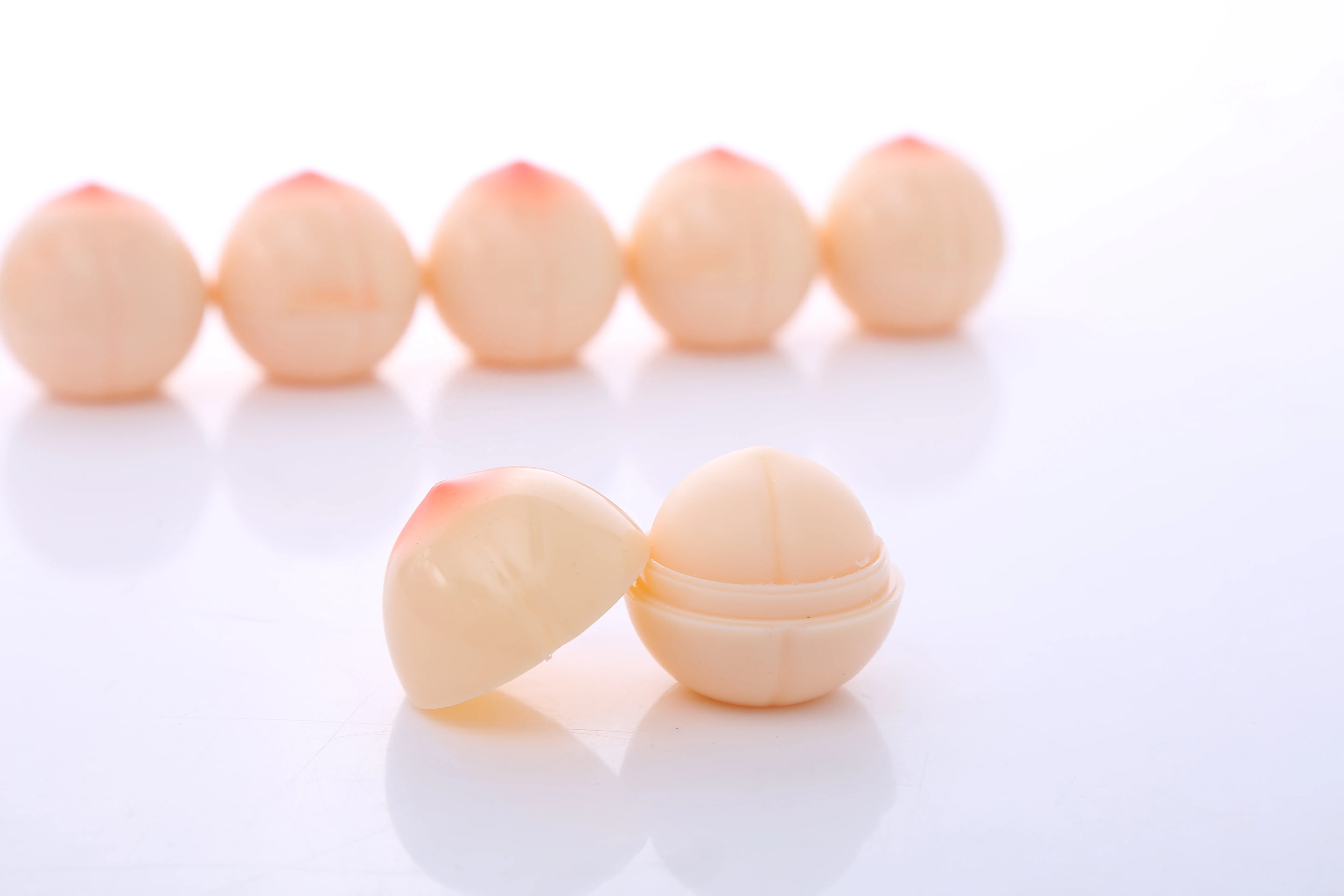 Amazon Hot Selling Private Label Peach Flavor 24 Hours Nourishing Lip Balm Customization Mini Size Low Moq Factory