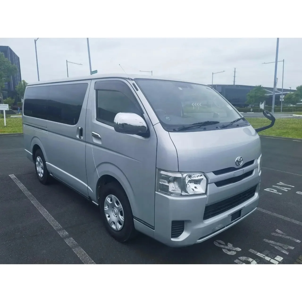 Spots Goods Toyota Hiaces Bus 9 Seaters Hiace 300 Used Toyota Hiace Van for Sale