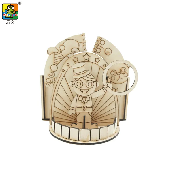 Деревянная игрушка на солнечных батареях ручной работы