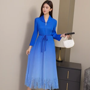 Soft Gradient Color Fringed Pleated Dress - Elegant and Stylish, Perfect for a Casual Look in a Plus-size Style