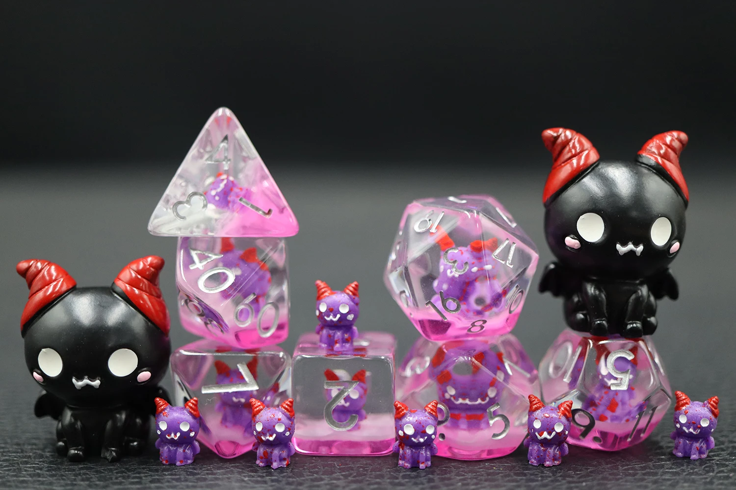 High Quality 7Pcs Resin Dice Set Transparent DND Board Game Inclusion Demon Soft Edge Featuring 7Pcs Resin Dice factory