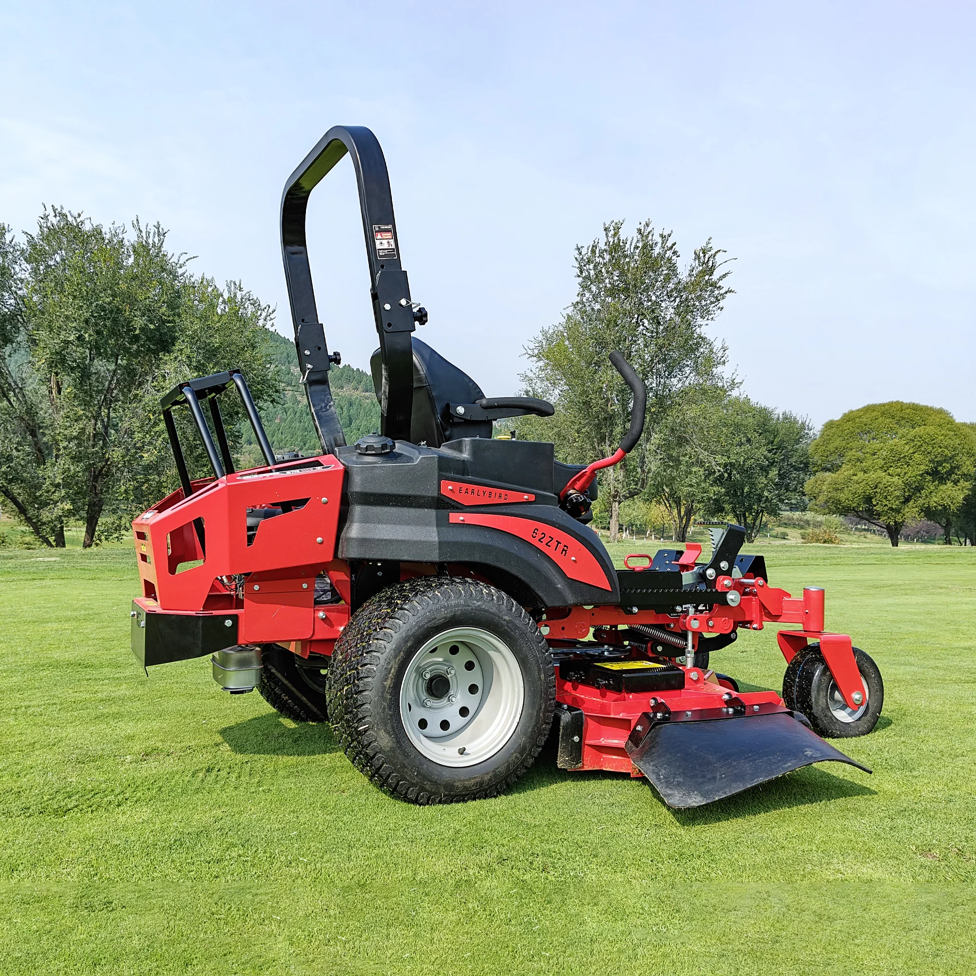 AGRI スピリット 4WD 芝刈り機、新品歯4枚付き。 AGRI スピリット 4WD 芝刈り機、新品歯4枚付き。 AGRI スピリット 4WD
