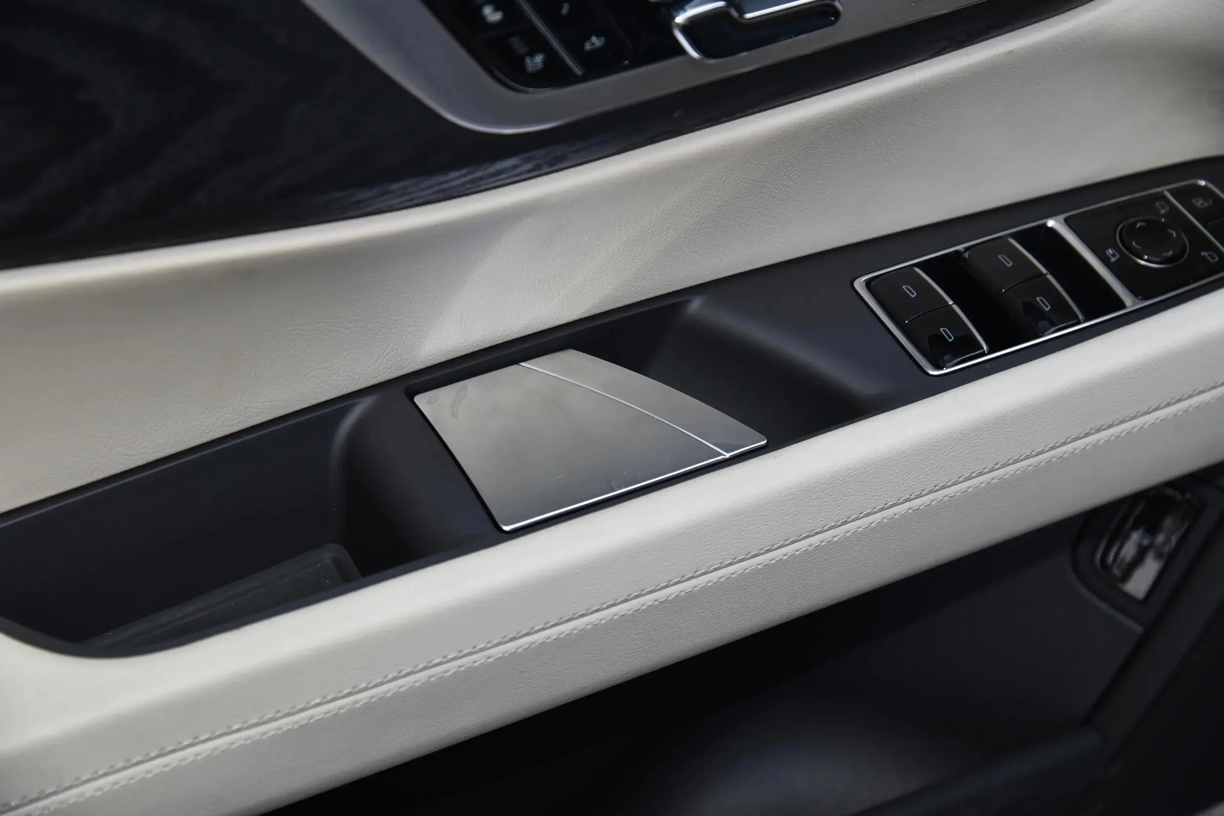 Cadilla CT6  details