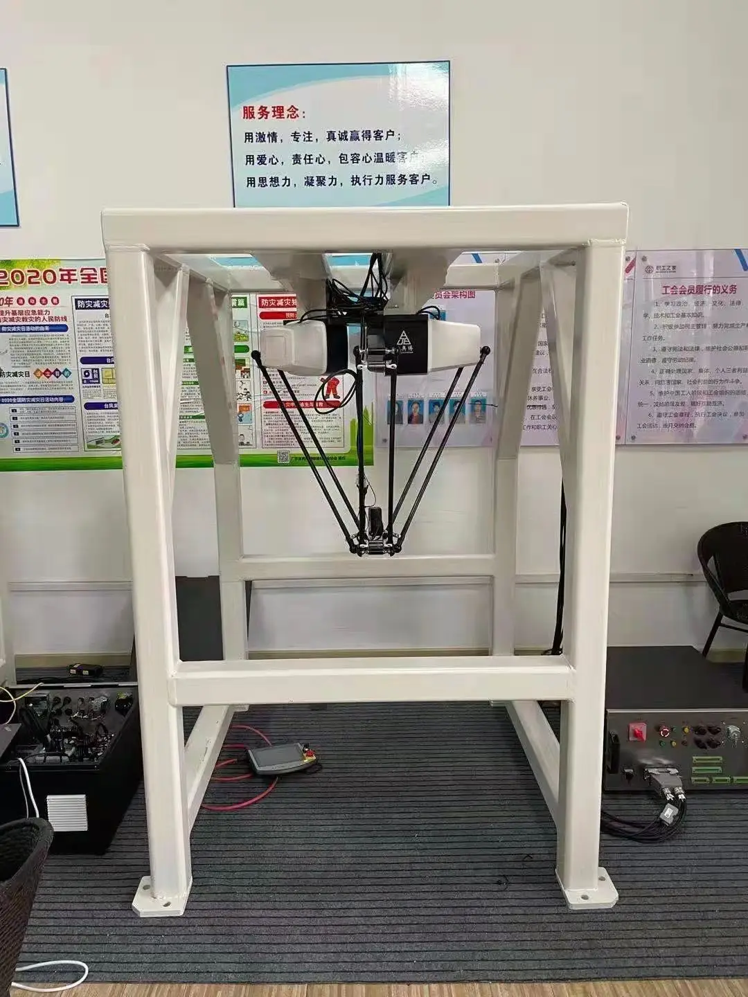 Automatic Moving Products Cooperate Working with Packing Line Parallel Robot Arm
