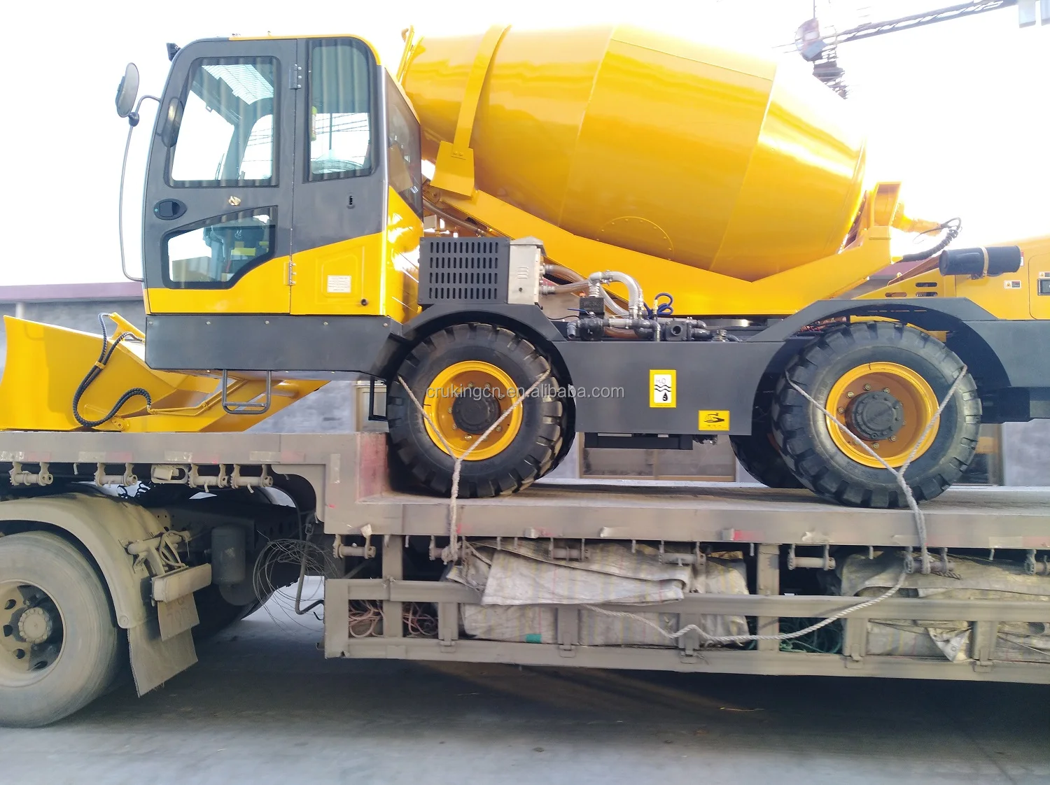 Automatic Selfloading Mobile Concrete Cement Truck Mixer Price Slm4k