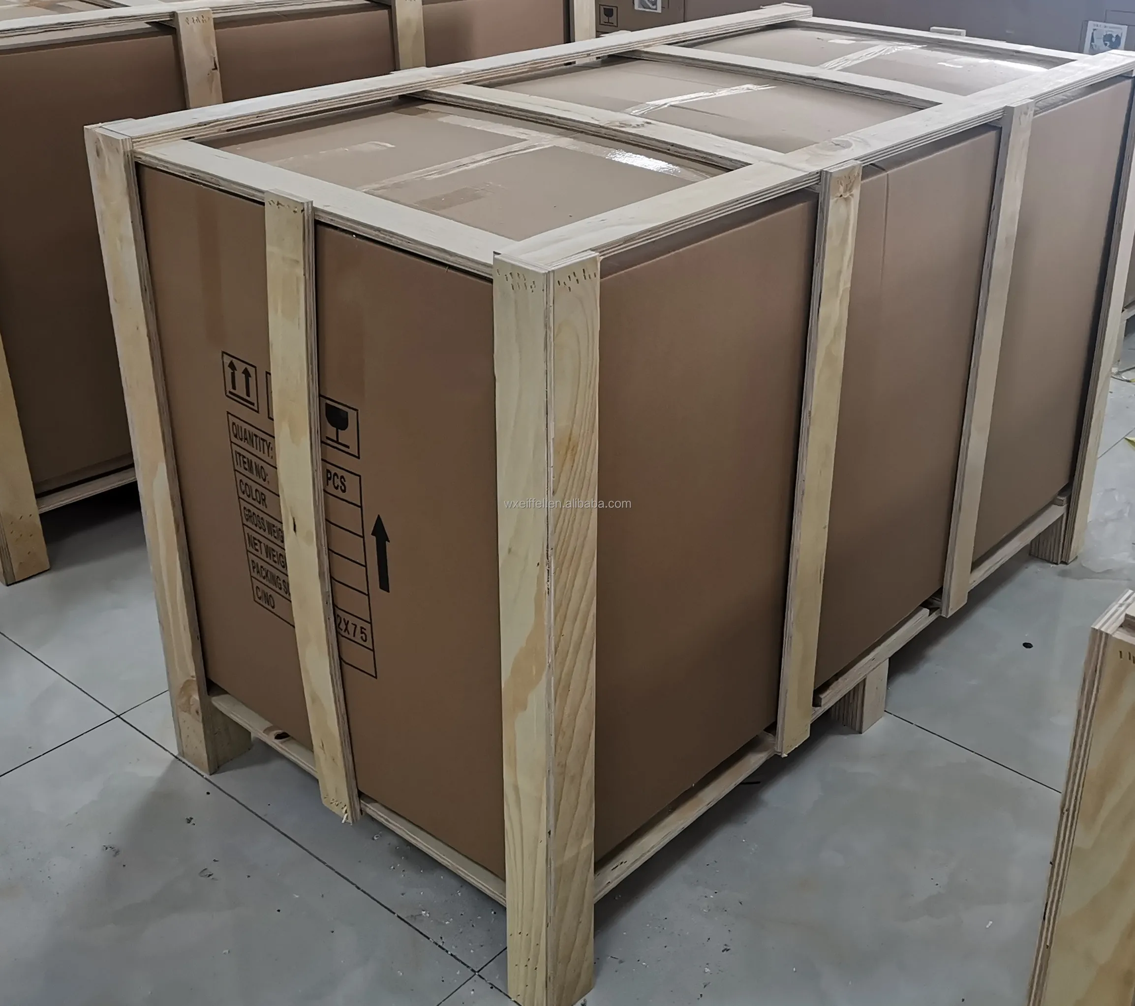 MORE DESIGN Waiting Area Furniture - Gold Wood Frame