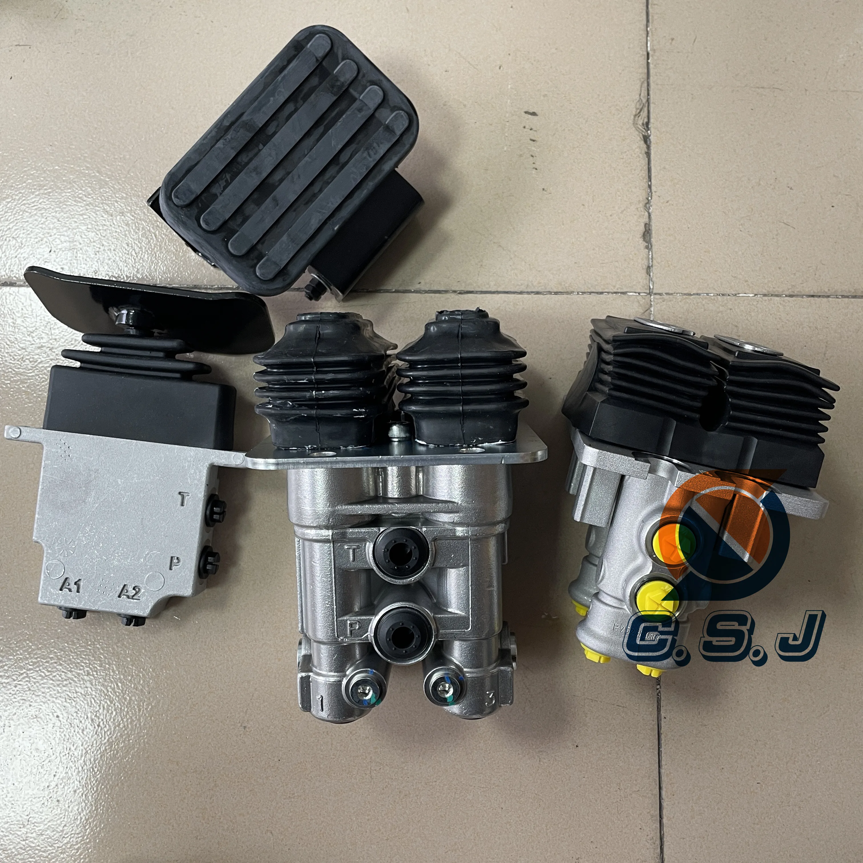 Factory Controller Joystick Control Operation Handle Brake Pedal Pilot Valve for CAT Doosan Hyundai Komatsu Kobelco Kawasaki